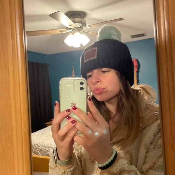 Meet your Posher, Hannah - Picture 1 of 2